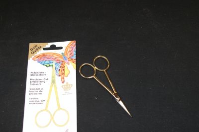A PAIR OF FINE EMBROIDERY SCISSORS BY MADEIRA